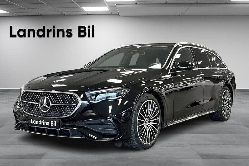 Svart (obsidiansvart metallic) Begagnad 2023 Mercedes E300 Premium Kombi | 699 000 kr (Marknadspris) - Bild 1/4