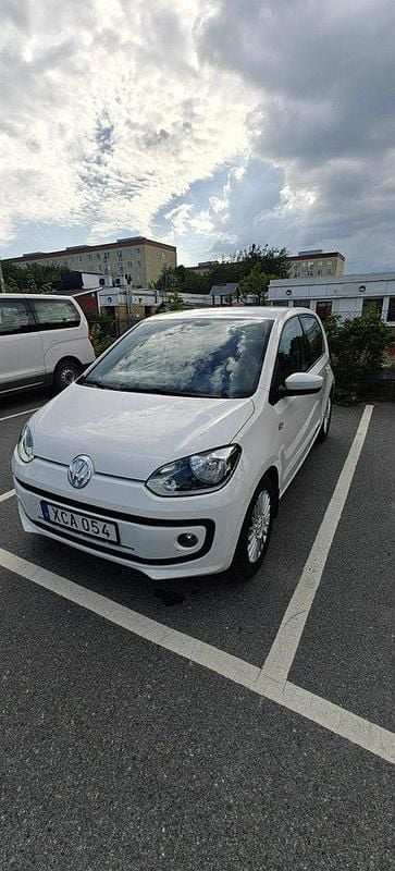Vit Begagnad 2013 VW up! high up! Halvkombi | 42 000 kr (Marknadspris) - Bild 1/4