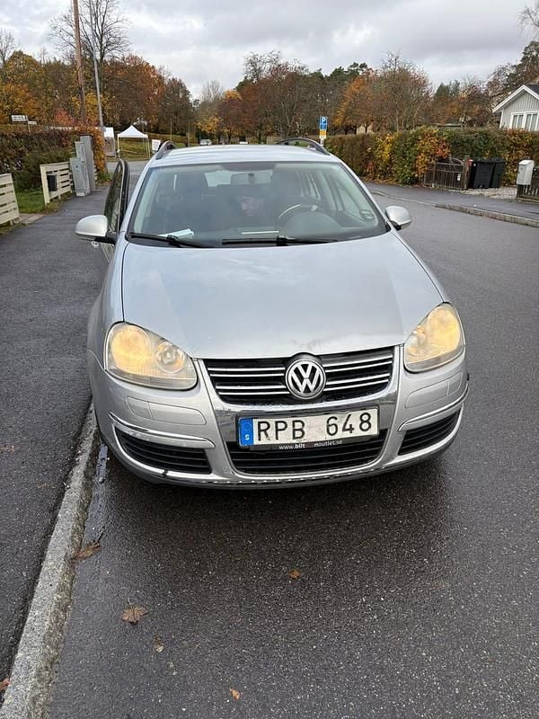 Begagnad VW Golf VI 105 HK (77 kW) 2009 Halvkombi