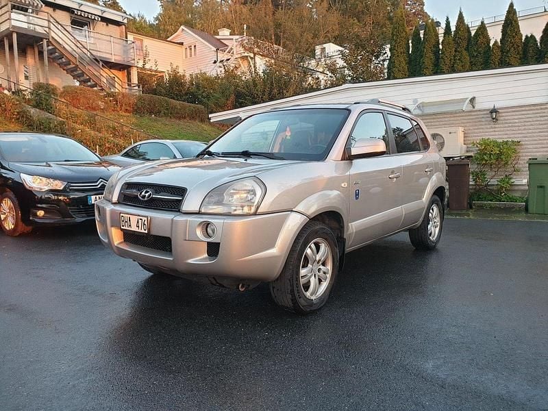 Silver Begagnad 2006 Hyundai Tucson SUV | 53 800 kr (Marknadspris) - Bild 1/4