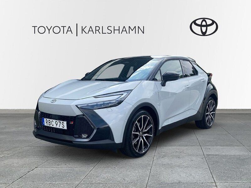 Grå Begagnad 2024 Toyota C-HR Edition SUV | 469 000 kr (Marknadspris) - Bild 1/4