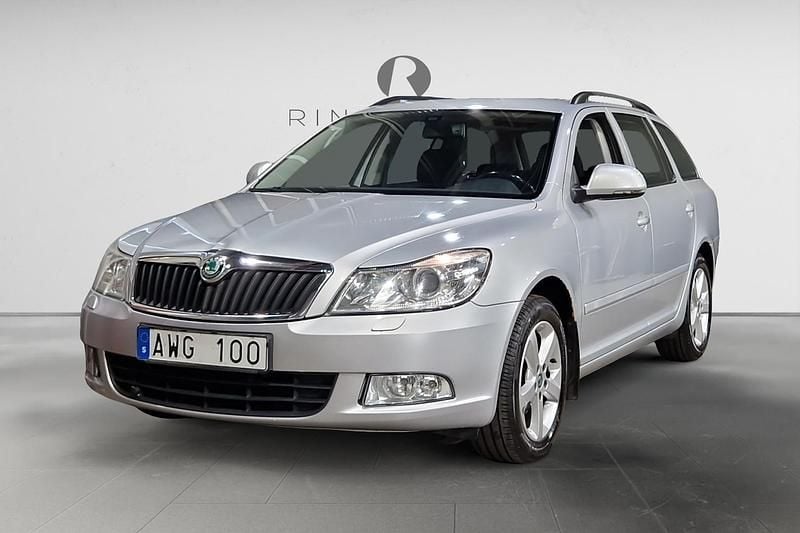 Silver Begagnad 2011 Skoda Octavia Kombi | 47 900 kr - Bild 1/3