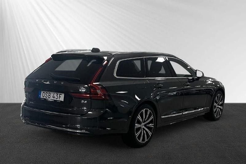 Begagnad Volvo V90 Plus 200 HK (147 kW) 2022 Grå Kombi