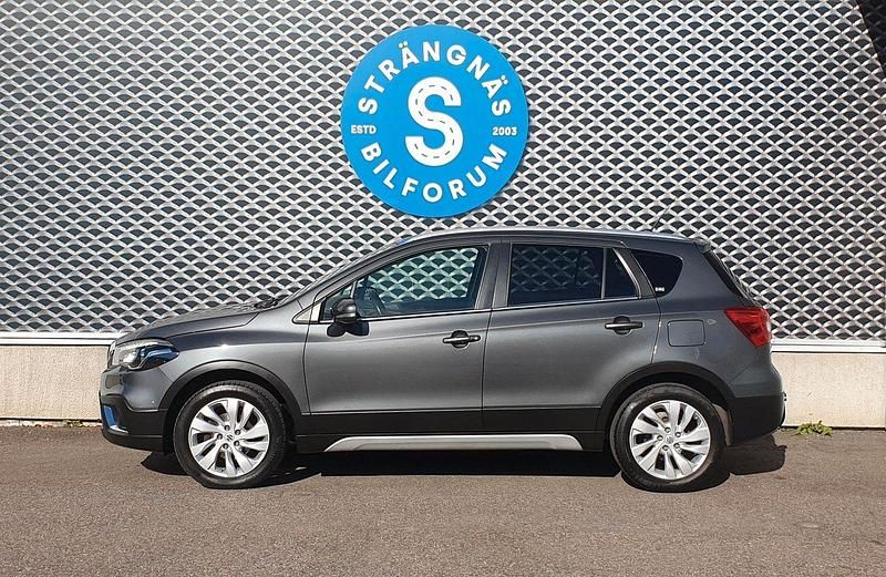 Grå Begagnad 2021 Suzuki SX4 S-Cross SUV | 225 000 kr (Marknadspris) - Bild 1/4