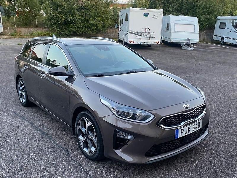 Brun Begagnad 2020 Kia Ceed Sportswagon Kombi | 175 900 kr (Marknadspris) - Bild 1/3