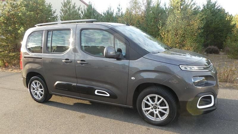 Grå Begagnad 2018 Citroën Berlingo PureTech Minibuss | 199 000 kr (Marknadspris) - Bild 1/4