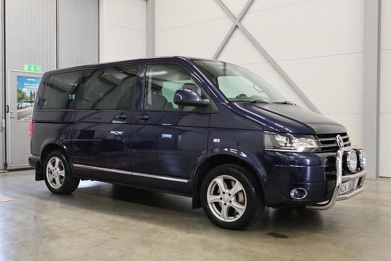 Mörkblå Begagnad 2012 VW Multivan Highline Van | 259 500 kr (Dyr) - Bild 1/4