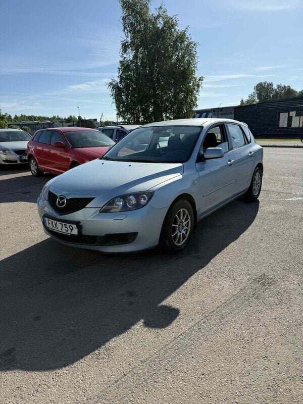 Blå Begagnad 2008 Mazda 3 Inclusive Halvkombi | 29 900 kr (Marknadspris) - Bild 1/4