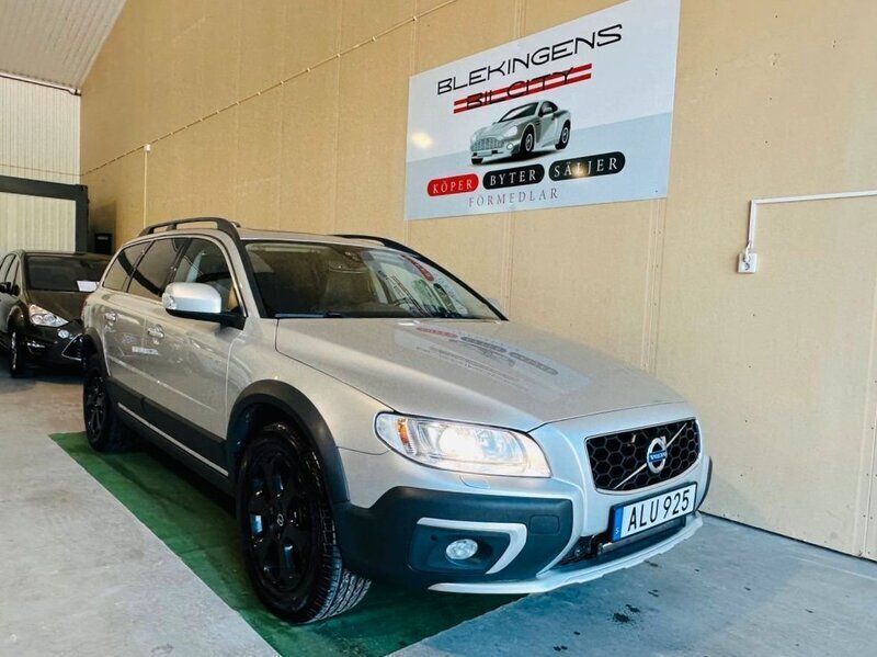 Silver Begagnad 2014 Volvo XC70 Summum SUV | 199 900 kr (Marknadspris) - Bild 1/4
