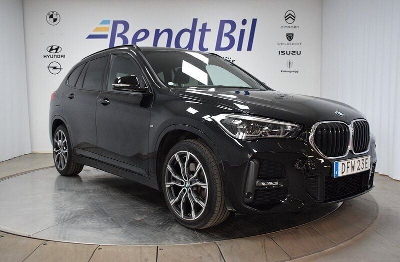 Svart Begagnad 2022 BMW X1 M Sport SUV | 299 500 kr (Bra pris) - Bild 1/3