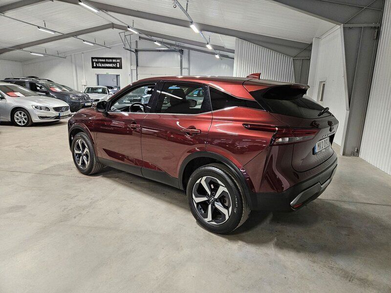 Begagnad Nissan Qashqai 158 HK (116 kW) 2023 Mörkröd SUV