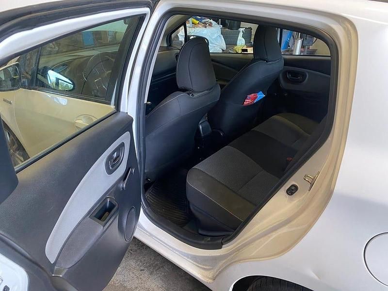 Begagnad Toyota Yaris Hybrid 101 HK (74 kW) 2014