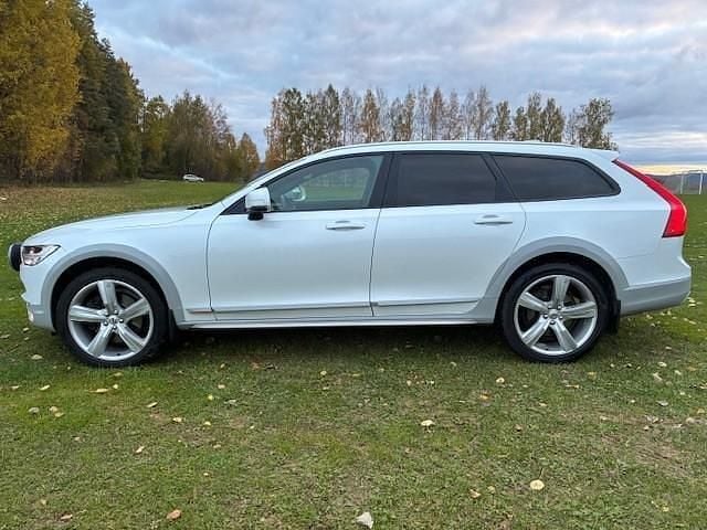 Vit Begagnad 2018 Volvo V90 CC Ocean Race Kombi | 275 000 kr (Marknadspris) - Bild 1/4