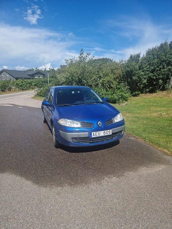 Blå Begagnad 2007 Renault Mégane II Halvkombi | 17 000 kr (Marknadspris) - Bild 1/4