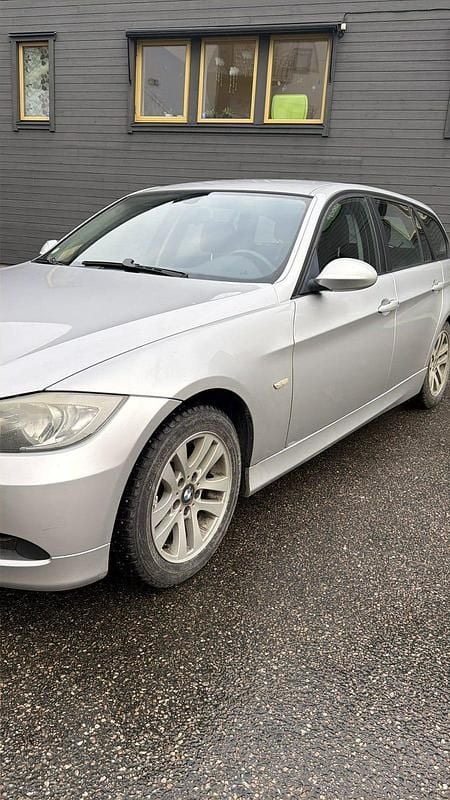 Begagnad BMW 320 150 HK (110 kW) 2007 Kombi