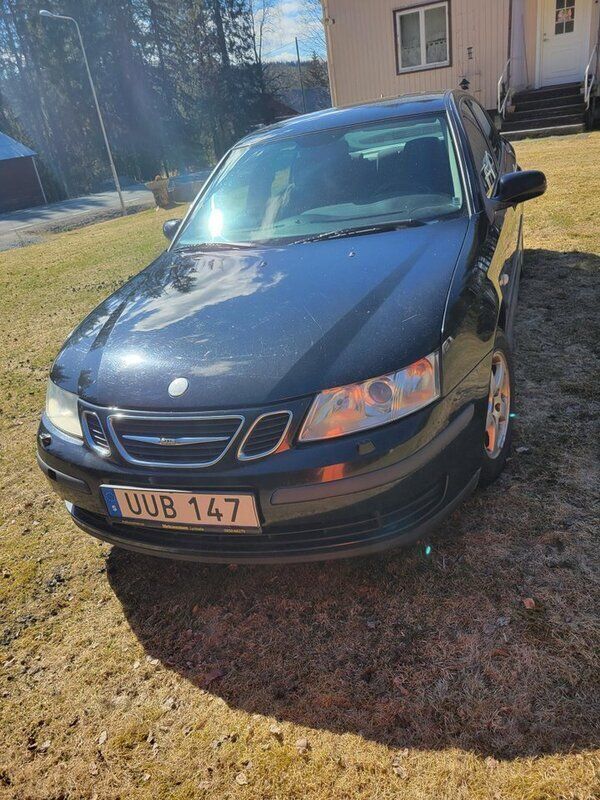 Svart Begagnad 2004 Saab 9-3 Linear Sedan | 10 000 kr (Bra pris) - Bild 1/4