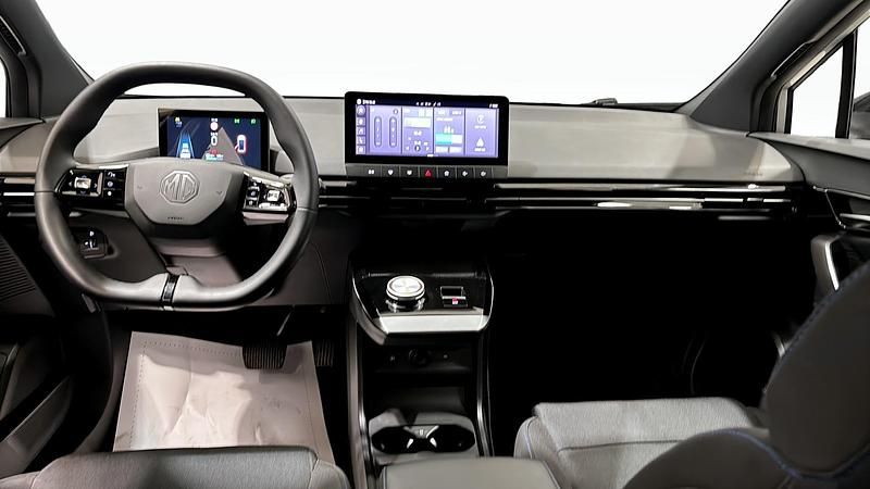Begagnad MG MG4 EV 125 kW (170 HK) 2023 Grå (grey) Halvkombi