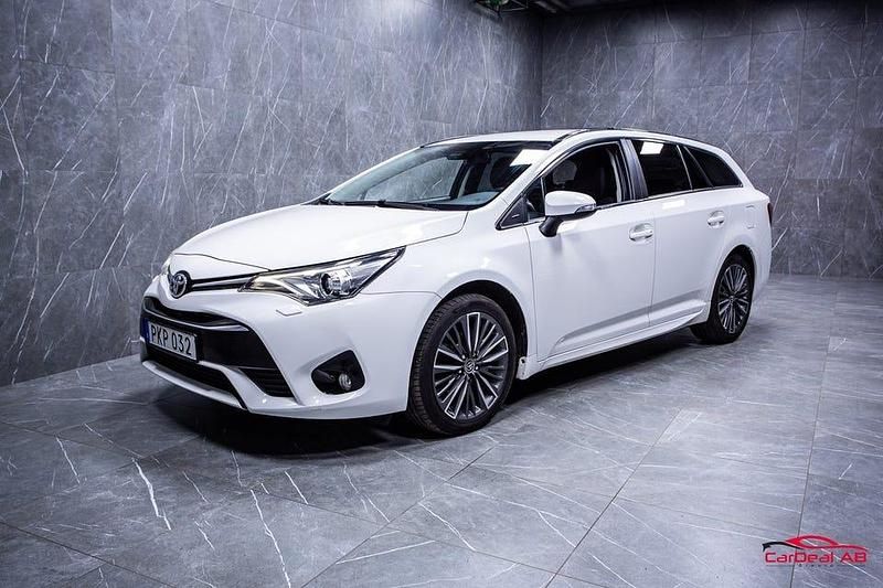 Begagnad Toyota Avensis Multidrive S 147 HK (108 kW) 2017 Vit Kombi