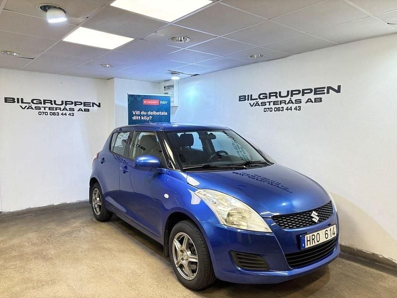 Blå Begagnad 2010 Suzuki Swift Halvkombi | 69 900 kr (Lite dyr) - Bild 1/4