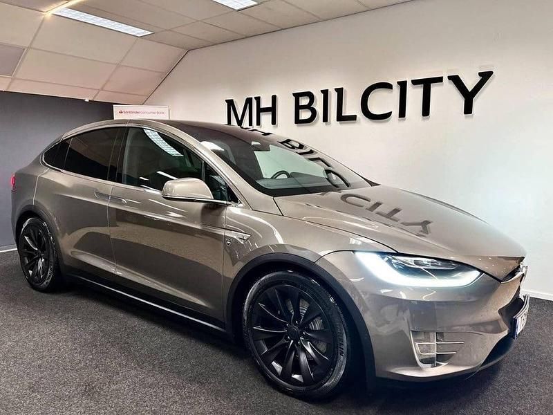 Brun metallic Begagnad 2016 Tesla Model X SUV | 399 900 kr - Bild 1/4