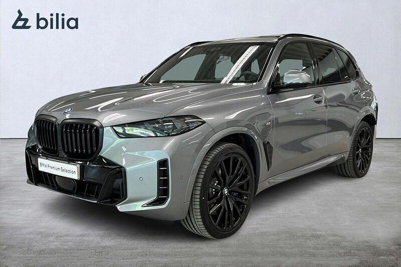 Grå Begagnad 2025 BMW X5 M Sport SUV | 1 099 900 kr - Bild 1/4