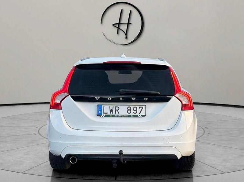 Begagnad Volvo V60 Momentum 163 HK (119 kW) 2013 Vit Kombi