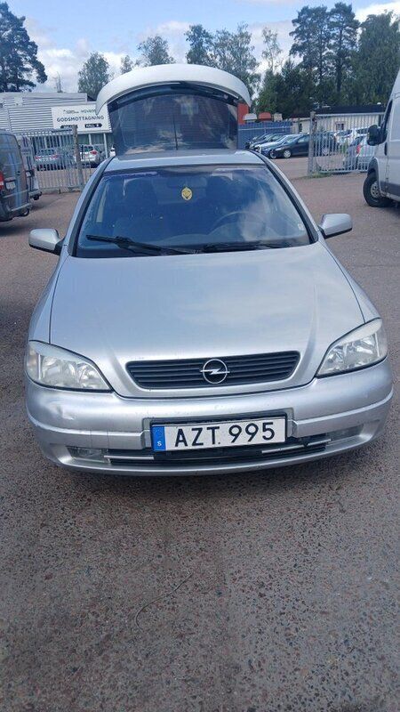 Silver Begagnad 2001 Opel Astra Halvkombi | 17 000 kr (Marknadspris) - Bild 1/4