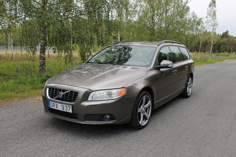 Grå Begagnad 2007 Volvo V70 Momentum Kombi | 49 000 kr (Dyr) - Bild 1/4