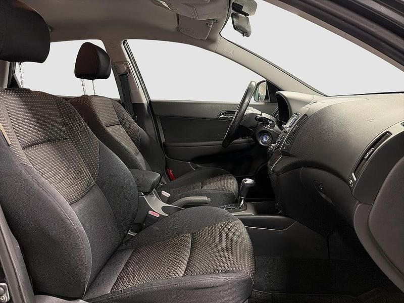 Begagnad Hyundai i30 122 HK (89 kW) 2007 Svart Halvkombi