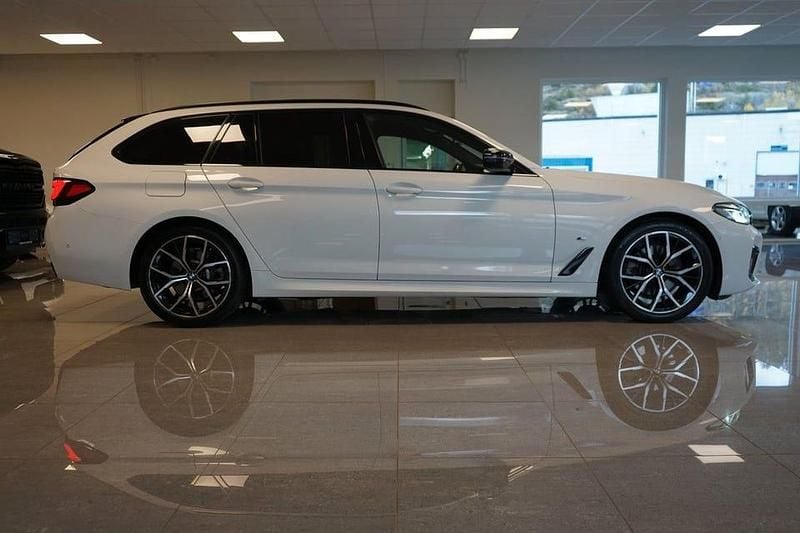 Begagnad BMW 520 M Sport 190 HK (139 kW) 2021 Vit Kombi