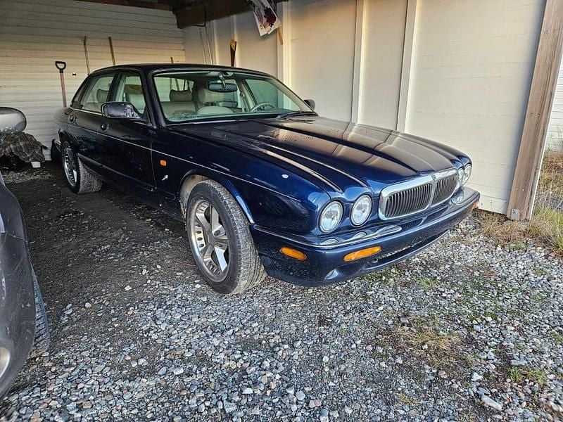 Begagnad 1999 Jaguar XJ Sedan | 29 900 kr (Marknadspris) - Bild 1/4