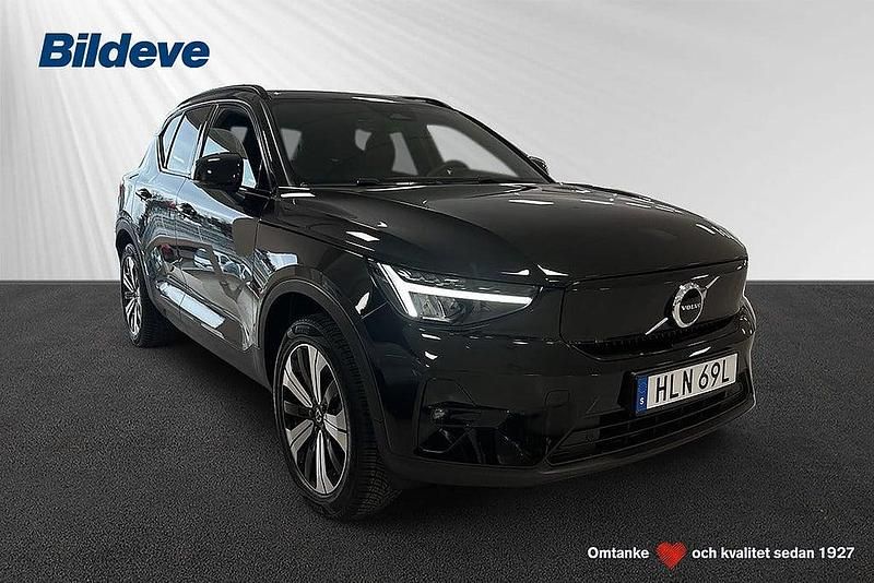 Svart Begagnad 2022 Volvo XC40 Plus SUV | 359 900 kr - Bild 1/4