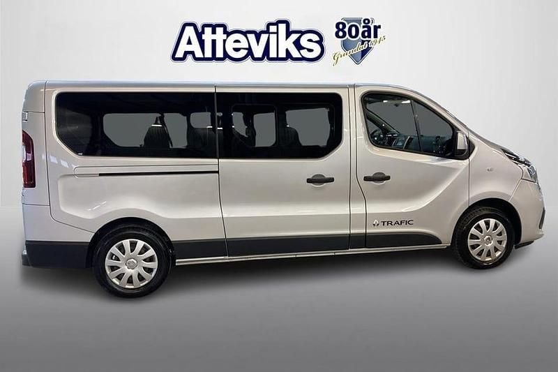 Begagnad Renault Trafic 121 HK (88 kW) 2019 Silver Minibuss