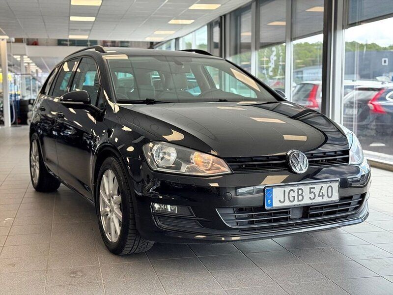 Svart Begagnad 2015 VW Golf VII R-line Kombi | 89 900 kr (Superpris) - Bild 1/4