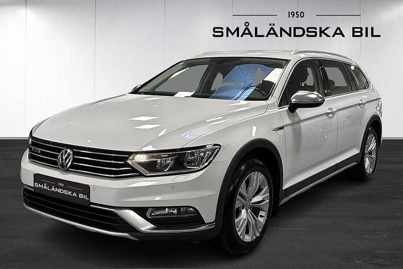 Vit Begagnad 2017 VW Passat Alltrack Kombi | 219 000 kr (Marknadspris) - Bild 1/4