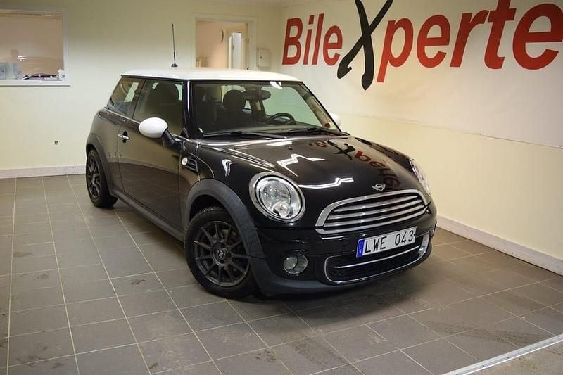 Svart Begagnad 2012 Mini Cooper D Halvkombi | 64 900 kr (Marknadspris) - Bild 1/4