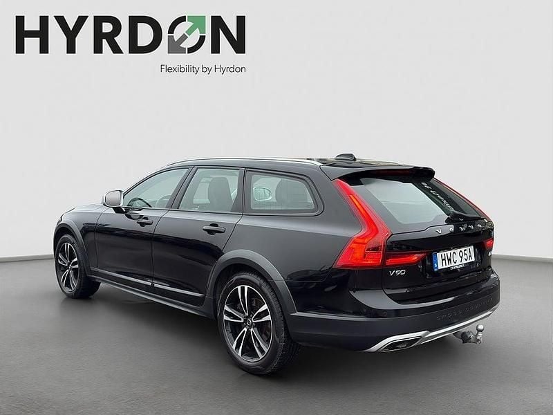 Begagnad Volvo V90 CC Momentum 235 HK (172 kW) 2019 Svart Kombi