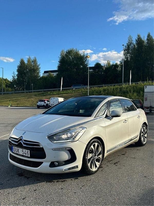 Vit Begagnad 2012 Citroën DS5 Halvkombi | 50 000 kr (Bra pris) - Bild 1/4