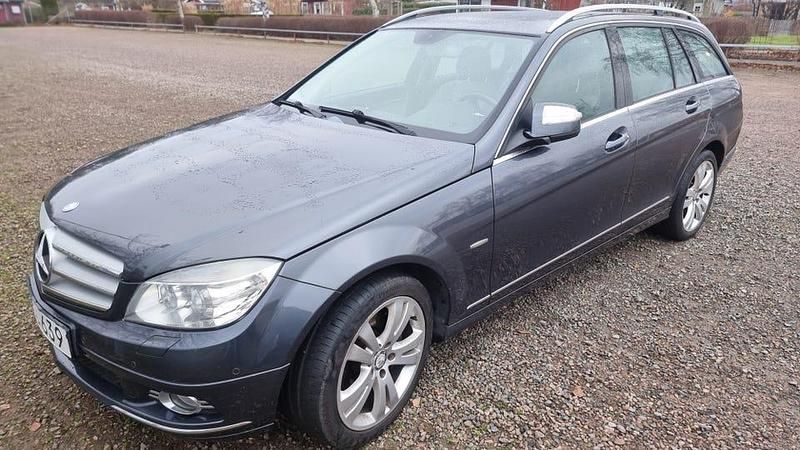 Begagnad Mercedes C350 Avantgarde 272 HK (200 kW) 2009 Gråmetallic. diamond brite behandlad utvändigt och invändigt. Kombi