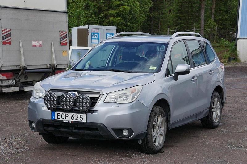 Silver Begagnad 2013 Subaru Forester SUV | 110 000 kr (Marknadspris) - Bild 1/4