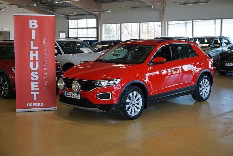Röd Begagnad 2021 VW T-Roc SUV | 249 000 kr (Marknadspris) - Bild 1/4