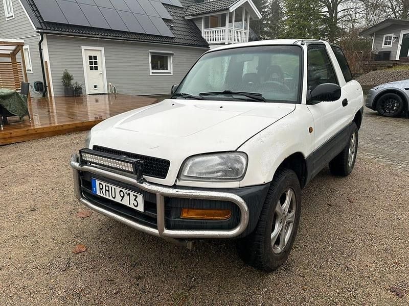 Begagnad 1997 Toyota RAV4 SUV | 28 000 kr - Bild 1/4