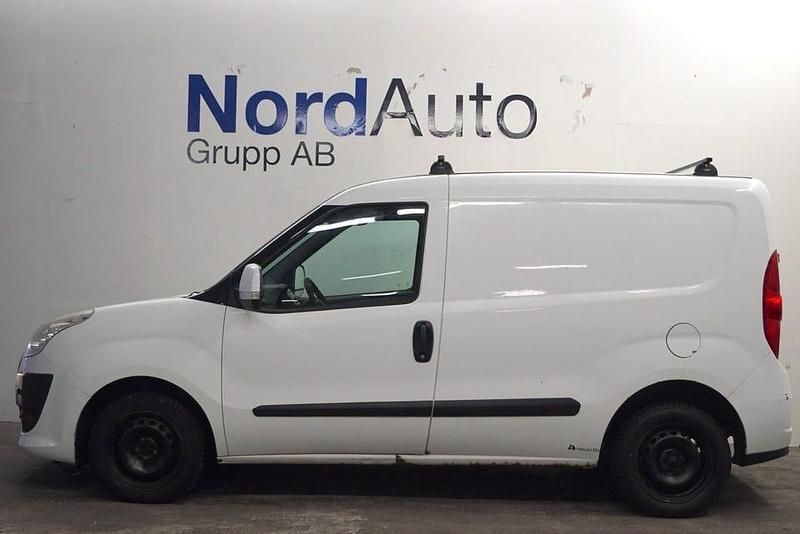 Begagnad Fiat Doblò S 90 HK (66 kW) 2013 Vit Minibuss