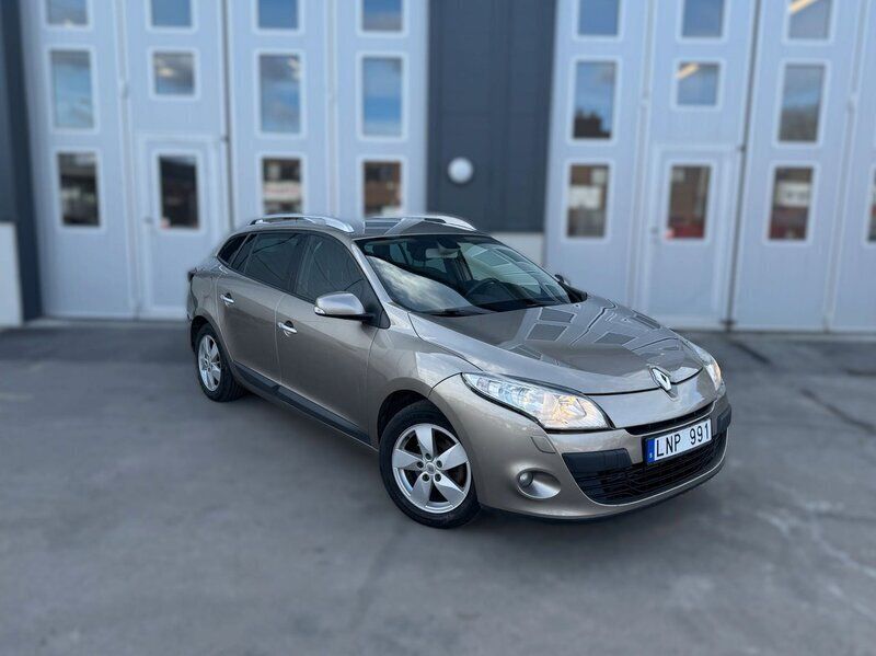 Ljusbrun (brun) Begagnad 2011 Renault Mégane GrandTour Kombi | 29 999 kr (Marknadspris) - Bild 1/4