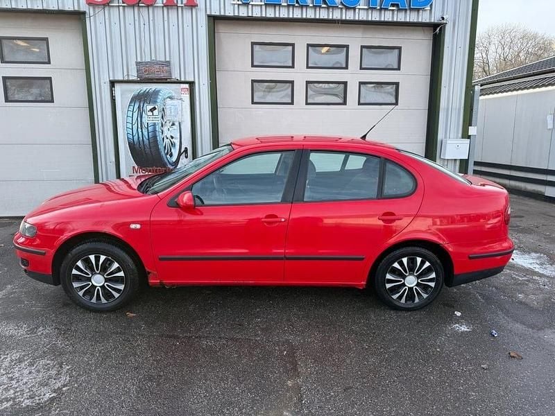 Begagnad Seat Toledo 105 HK (77 kW) 2003 Röd Sedan