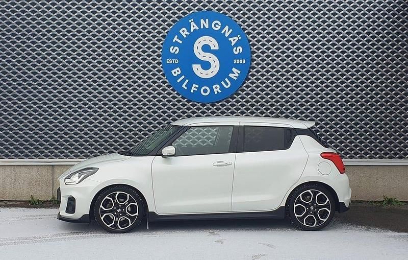 Vit Begagnad 2018 Suzuki Swift Sport Halvkombi | 175 000 kr (Marknadspris) - Bild 1/4