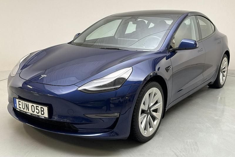 Blå Begagnad 2021 Tesla Model 3 Sedan | 280 000 kr (Bra pris) - Bild 1/4