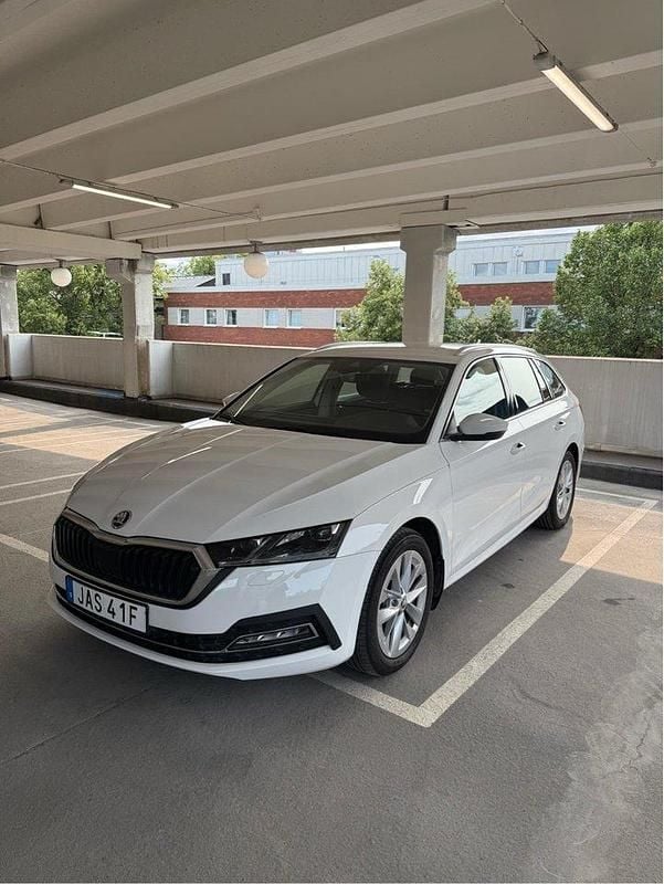 Vit Begagnad 2024 Skoda Octavia Style Kombi | 285 000 kr (Bra pris) - Bild 1/4
