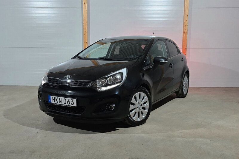 Svart Begagnad 2014 Kia Rio 2 Halvkombi | 118 800 kr (Marknadspris) - Bild 1/3