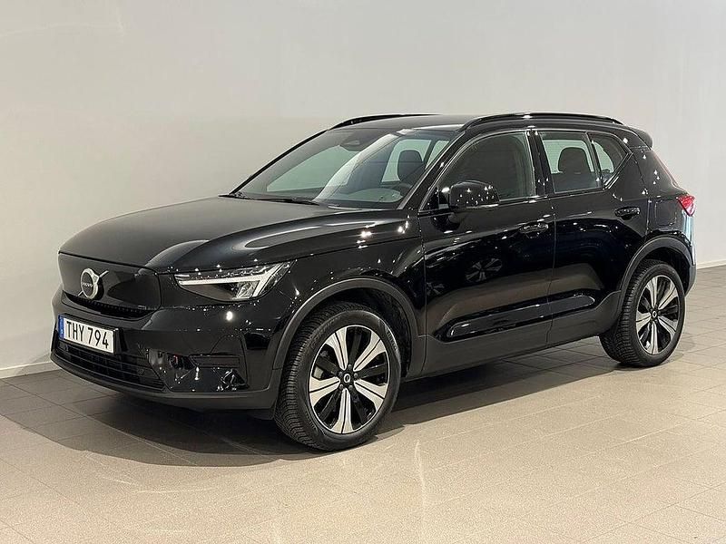 Svart Begagnad 2022 Volvo XC40 Core SUV | 299 500 kr - Bild 1/3